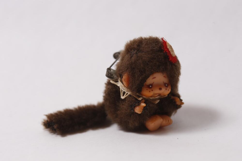 1970s Sekiguchi Monchhichi Brooch Pin Soft Mini Figurine ~ 260730-WH 511